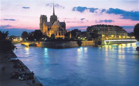 Seine River Cruise: Dinner, Hotel Transfers – Bateaux Parisiens