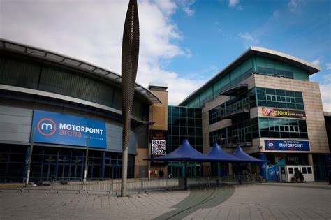 Nottingham Motorpoint Arena hour-long queues as 50,000 fans wait for ...