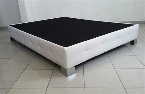 Base Blanca P Cama Moderna Tapizada Acolchada Pata Cromada - $ 3,300.00 en Mercado Libre