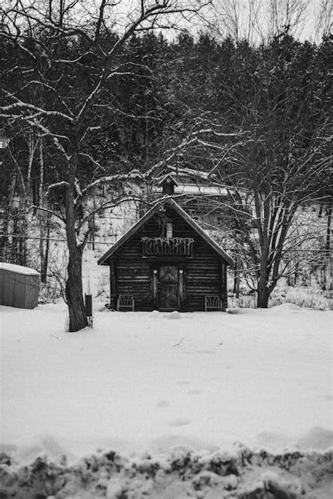 Facade of a Wooden Cabin in Winter · Free Stock Photo