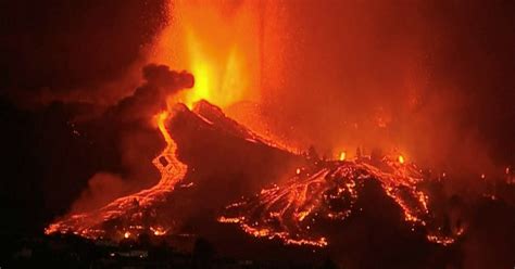 Lava pours from Canary Islands’ volcano, villages evacuated | Volcanoes ...