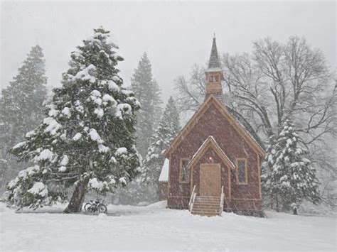 Photos of Churches in the Snow - Best Christmas Photos