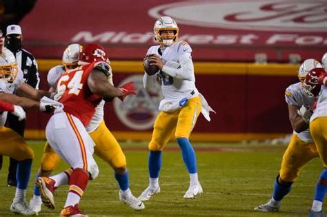 Justin Herbert ends record-setting rookie season with the Los Angeles Chargers - oregonlive.com