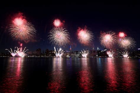 New Yorkers marvel over Macy’s 'breathtaking' 2023 NYC fireworks show