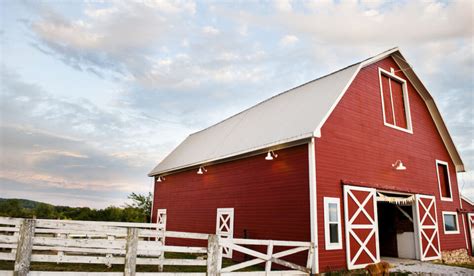 13 Types of Farm Buildings - Farmhouse Guide