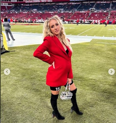 Patrick Mahomes' Wife Brittany Mahomes Stuns In Outfit On Field