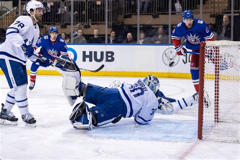 Streaking Rangers take decisive win over Maple Leafs