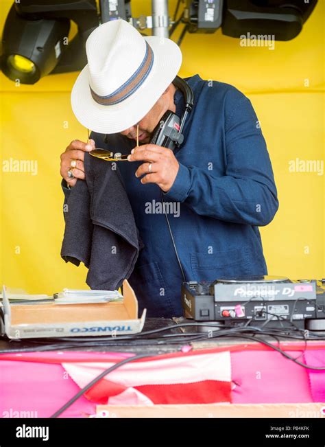 Craig charles coronation street hi-res stock photography and images - Alamy