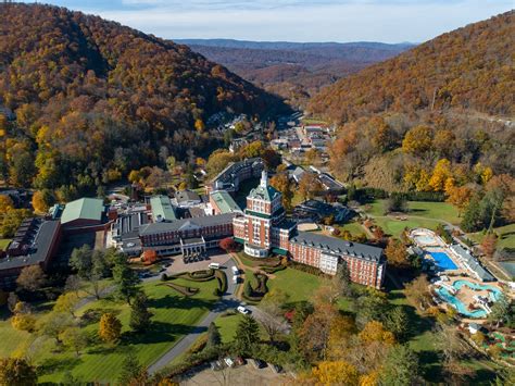 Top 7 Ways to See Fall Foliage at The Omni Homestead Resort