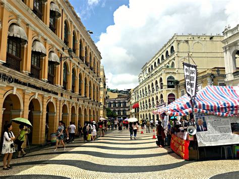 Macau: Senado Square & St. Paul Ruins - Living in the Moment