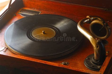 Vintage record player stock photo. Image of style, playing - 13087384