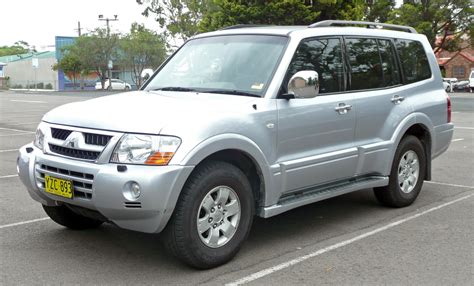 File:2002-2006 Mitsubishi Pajero (NP) Exceed wagon 01.jpg - Wikipedia