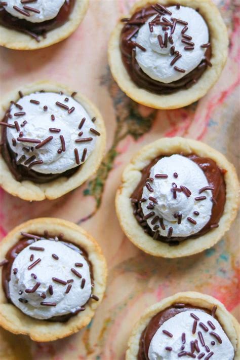 Mini Chocolate Pies (easy individual chocolate cream pie recipe) - Fab ...