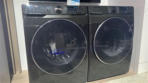 Samsung's smart washer/dryer lets you pick when you want the cycle to ...