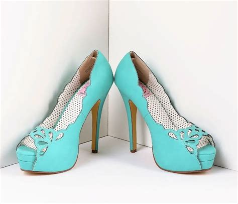 14 Unique BOLD Colored Wedding Shoes for Stylish Brides