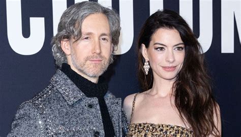 Anne Hathaway addresses theory her husband is Shakespeare reincarnate