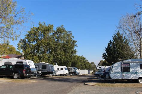 Camping Canberra. Affordable Caravan Park. Pet Friendly. 10 mins to city.