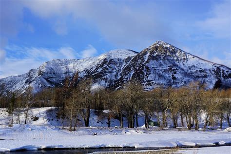 Experience the beauty and serenity of winter in Waterton - Play Outside Guide