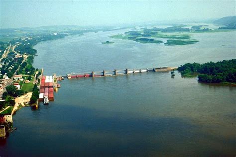 File:Mississippi River Lock and Dam number 12.jpg - Wikimedia Commons