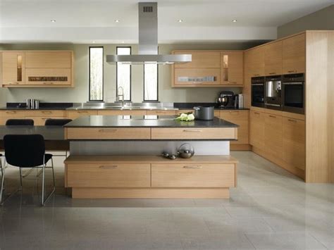 Centris Oak Veneer Kitchen Door | Contemporary kitchen design, Kitchen design small, Modern ...