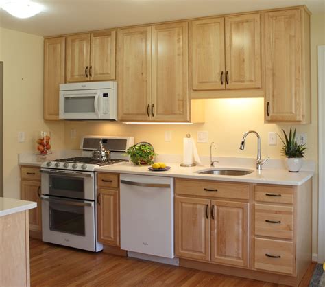 Kitchen With Natural Maple Cabinets Images - HOME IDEAS