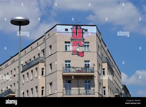 Wohnhaus, Graffiti, Kottbusser Damm, Kreuzberg, Berlin, Deutschland Stock Photo - Alamy