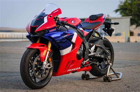 Фотографии Honda CBR1000RR-R Fireblade SP / Мото фото / БайкПост