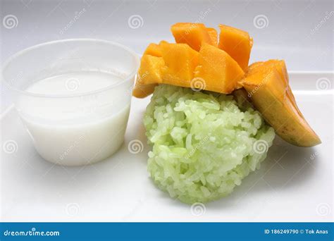 `Pulut Mangga` or Mango with Sticky Rice Stock Photo - Image of dessert, thailand: 186249790