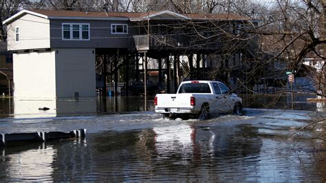 The Latest: Corps says levees holding up