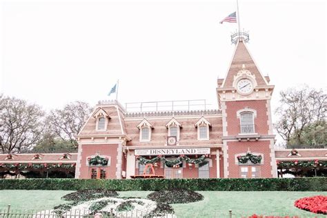 15 Best Hotels in Walking Distance of Disneyland