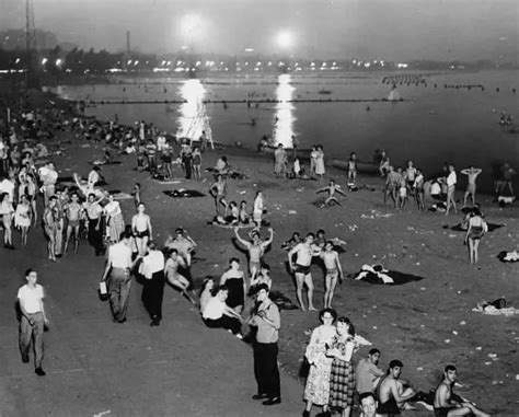 North Avenue Beach, Chicago, 1951 : r/TheWayWeWere