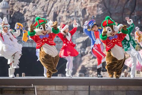 15 Beautiful Christmas Photos at Tokyo Disney