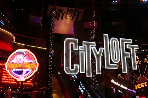 Neon Signs | Neon signs at Universal Studios Citywalk | Josua | Flickr