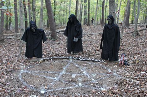 Haunted Hay Ride idea | Haunted trail ideas, Haunted hayride, Halloween ...