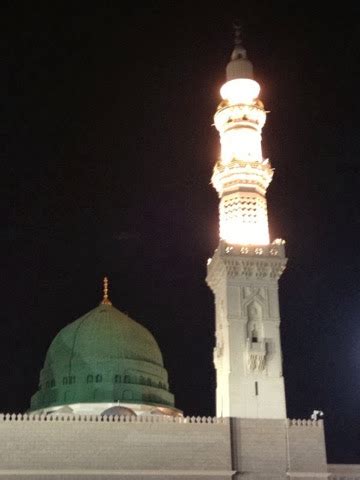 Rare Makkah & Madina Photo Collection: Masjid e Nabwi at night