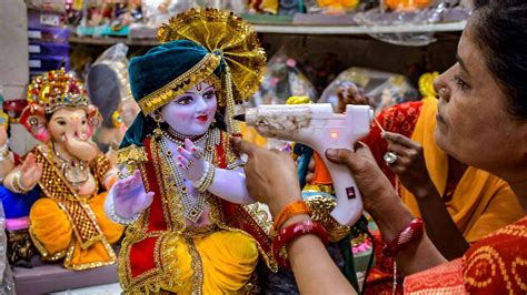 Janmashtami 2023: How Krishna Janmashtami is celebrated in Mathura and Vrindavan? | Today News