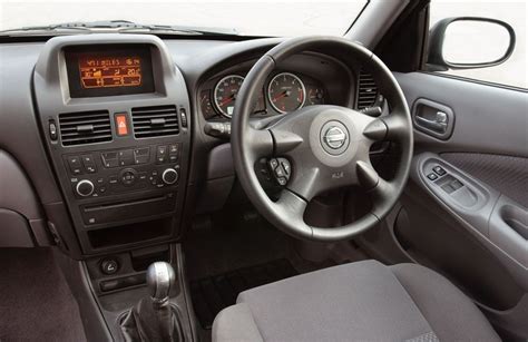 Israbi: Nissan Almera 2000 Interior