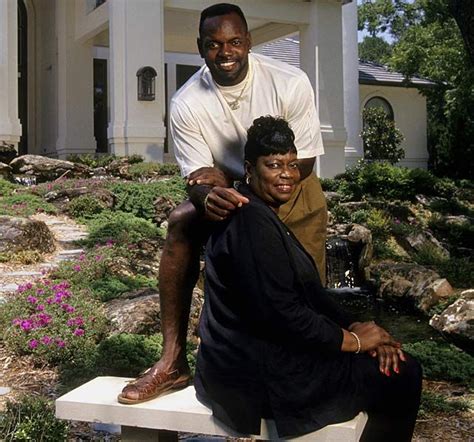 Emmitt Smith with his mother . | Celebrity families, Pregnant ...