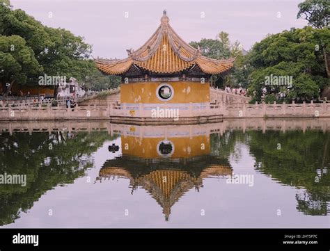 Famous traditional Chinese temple Stock Photo - Alamy