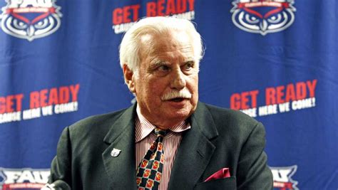 Howard Schnellenberger, former coach at the University of Miami, has died