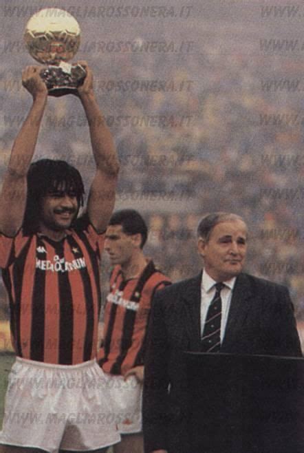 Before the Juventus match, Ruud Gullit was presented with the Ballon d’Or World Player of the ...