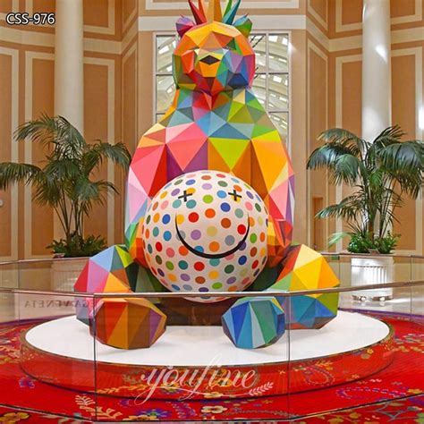 Modern Bear Sculpture - The Perfect Addition to Your Space