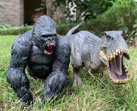 Buy King Kong VS Vastatosaurus Rex Dinosaur Toys with Realistic Rock Action Figure Rampage ...