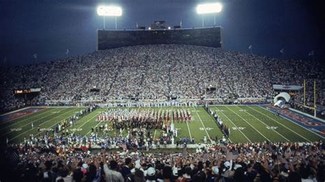 Super Bowl 50: A Look Back at Whitney Houston's Anthem 25 Years Later ...