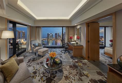 Hotel Review: Mandarin Oriental Singapore | Luxury Travel Magazine