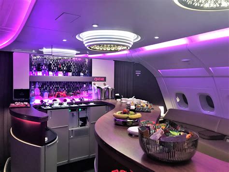 Qatar A380 business class & bar review in 360° - London to Doha - Turning left for less