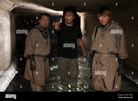 BONG JOON HO, KANG-HO SONG and BYUN HEE-BONG in THE HOST (2006 ...