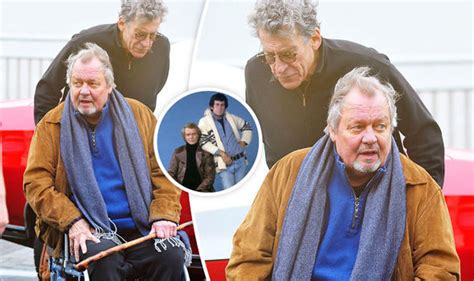 Starsky & Hutch's Paul Michael Glaser pushes wheelchair-bound David Soul as pair reunite ...