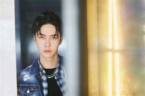 UNIQ_OFFICIAL Weibo Update Wang Yibo💙🦁💙 | Street dance, Wang, Actor model