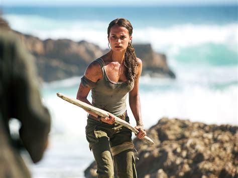 TOMB RAIDER Review: Lara Croft Raids Theaters For A Quick Buck ⋆ Film Goblin